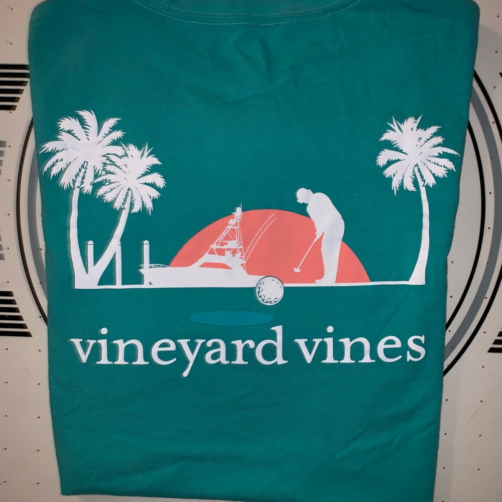 Vineyard vines tee with golfer on back